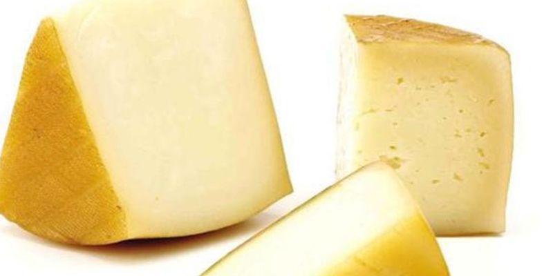 'Alerta alimentaria': Sanidad retira trece nuevos lotes de queso de leche cruda de vaca por listeria y E.coli