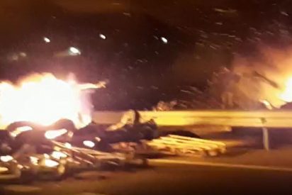 A los camioneros se les hinchan los 'coj***s' y corren en pelo a los violentos CDR de la barricada en la autopista