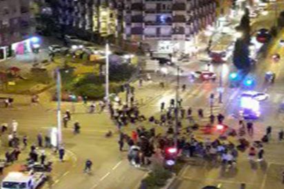 Cuatro gatos rid&iacute;culos se manifiestan en Granada por los 'presos pol&iacute;ticos' y esta vecina se lo pasa en grande a su costa