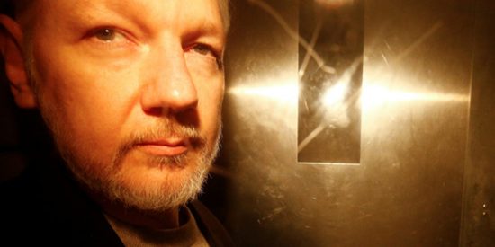 Detienen el responsable de la empresa española que espió a Assange en la Embajada de Ecuador