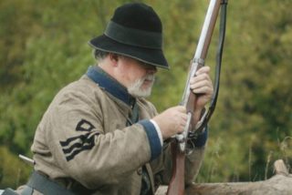 Hombre viaja desde Noruega a EE.UU. para sorprender a su suegro, y este lo mata sin querer