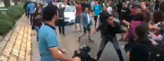 V&iacute;deo Viral: as&iacute; salva el agente de paisano con dos pelotas a la Mosso d&rsquo;Esquadra de una soberana paliza de los CDR
