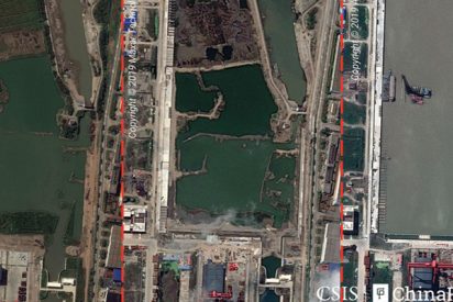 Estas im&aacute;genes de sat&eacute;lite revelan el progreso de China en la construcci&oacute;n de una supuesta "f&aacute;brica" de portaviones