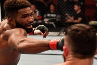 Este luchador de artes marciales mixtas pierde, anuncia su retirada, vuelve al oct&aacute;gono y es noqueado minutos despu&eacute;s