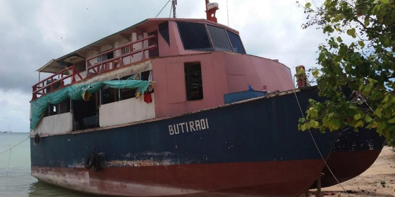 Ferry con un capit&aacute;n borracho sufre un naufragio y decenas de v&iacute;ctimas mueren de hambre y sed por la demora en el inicio de las tareas de b&uacute;squeda
