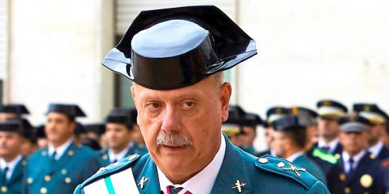 El general Garrido, jefe de la Guardia Civil en Catalu&ntilde;a, cabrea como monos a Mossos e 'indepes'