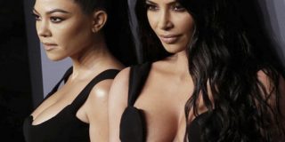 Kourtney y Kim Kardashian en 1996; parecían 'Las Grecas'