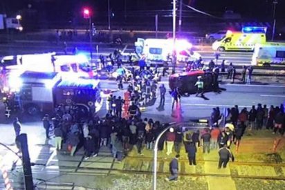 Momento en que un coche atropella a un grupo de manifestantes en Chile dejando 2 muertos y 9 heridos graves