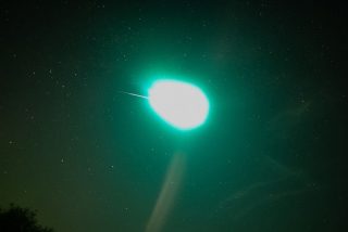 Esta bola de fuego verde aparece en el cielo de Irlanda