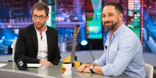 Pablo Motos le 'roba' 22 diputados a Santiago Abascal antes de comenzar la entrevista