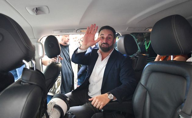 El regalazo de los jugadores del Real Madrid a Santiago Abascal provoca un terremoto viral