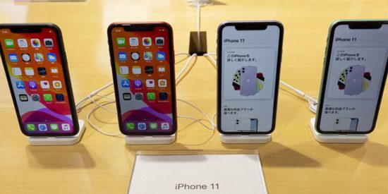 Trump se queja al jefe de Apple: "El bot&oacute;n del iPhone era mucho mejor que el deslizamiento de los dedos"