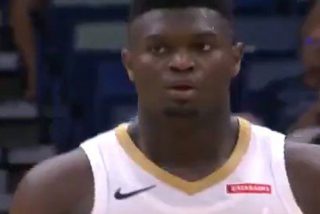 Zion Williamson, el novato de la NBA que sorprende con sus jugadas: 26 puntos en 23 minutos