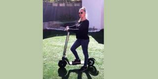 Belén Esteban provoca el cachondeo en las redes sociales con su último vídeo publicitando un patinete