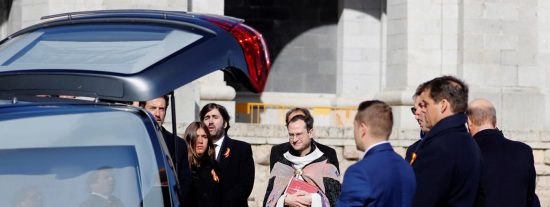 Vivas a Espa&ntilde;a y a Franco de la familia en el recinto del Valle de los Ca&iacute;dos