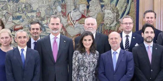 La reina Letizia recupera su vestido con print de serpiente