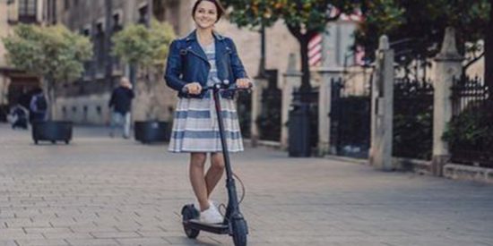 Almeida lanza un ultim&aacute;tum a las empresas de patinetes: ninguna cumple y empezar&aacute; a quitar permisos