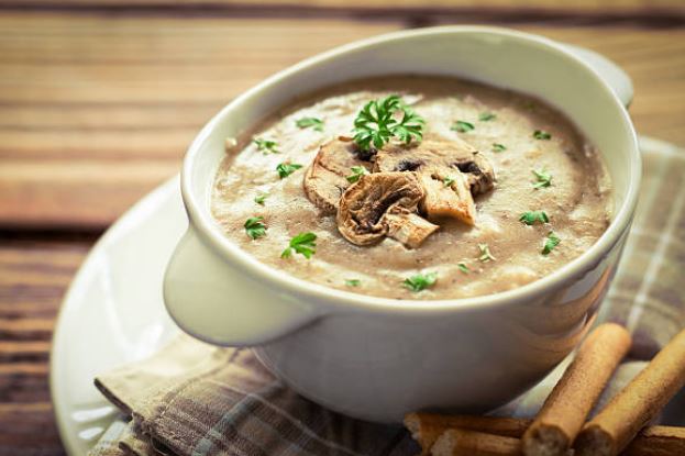 Sopa de champiñones polaca