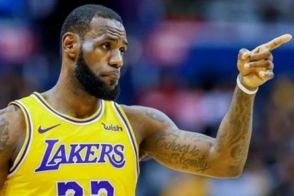 Así fue el espectacular mate de LeBron James a sus casi 35 años