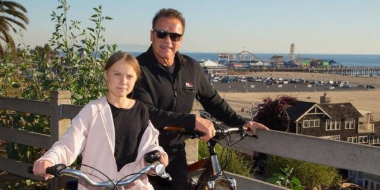 Schwarzenegger da un paseo en bicicleta con Greta Thunberg: "Es una de mis héroes”