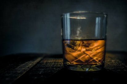 &iquest;Sab&iacute;as que el creador del c&oacute;ctel con whisky y un dedo humano dentro deja en herencia sus dedos del pie para que sean utilizados?