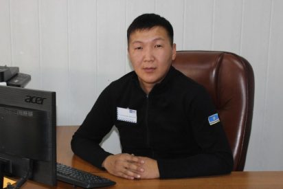 Este cartero camina 10 d&iacute;as atravesando 350 kil&oacute;metros de r&iacute;os y bosques para entregar 97 kilos de cartas