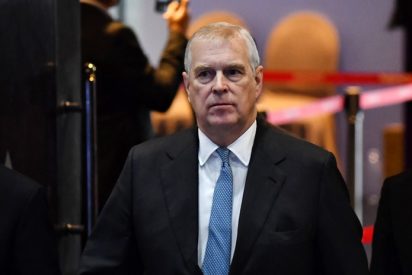 El pr&iacute;ncipe Andr&eacute;s deja sus funciones p&uacute;blicas tras su entrevista sobre Epstein, acusado de tr&aacute;fico sexual de menores