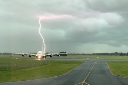 Un rayo casi impacta en este avión de pasajeros en Nueva Zelanda