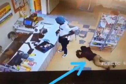 &iexcl;Qui&eacute;n roba a un ladr&oacute;n&hellip;.!: Este cliente le roba a un ladr&oacute;n armado mientras asaltaba un supermercado