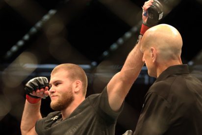 'The Celtic Kid' anuncia su pr&oacute;ximo combate en la UFC firmando con sangre