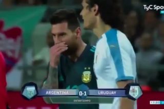 Cavani reta a Messi a pelear en pleno partido, este le responde "cuando quieras" y la Red se llena de memes