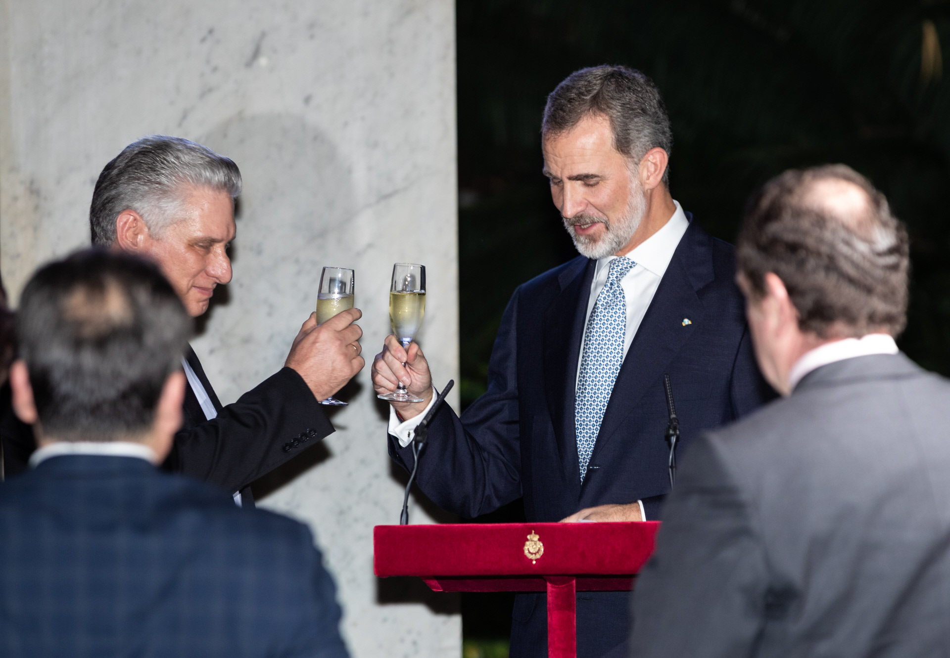Felipe VI y Letizia se separan: ella vuelve a Madrid y él se va a Washington de 'universiparty'