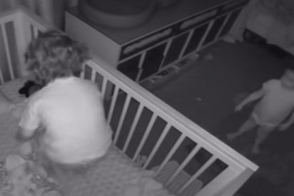 V&iacute;deo Viral: El ni&ntilde;o que ayuda a su hermana beb&eacute; a huir de los barrotes de la cuna