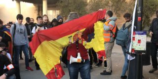 Cascan una multa de 2.160 euros a tres fan&aacute;ticos del Sindicato de Estudiantes catal&aacute;n por "ultrajar una bandera de Espa&ntilde;a"