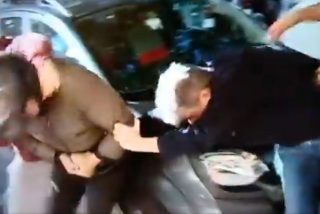 Barcelona Ciudad sin Ley: una jaur&iacute;a de CDRs independentistas agrede en masa a un indefenso motorista
