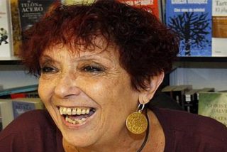 Le dan la del pulpo a la ordinaria Maruja Torres por insultar a un taxista que llevaba la bandera de España