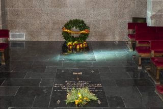 El Gobierno tiene encerrados bajo llave los restos de Franco