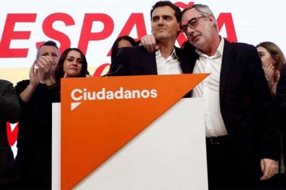 La 'descabezada' direcci&oacute;n de Ciudadanos da palos de ciego y les pillan montando "una campa&ntilde;ita" en redes contra una periodista
