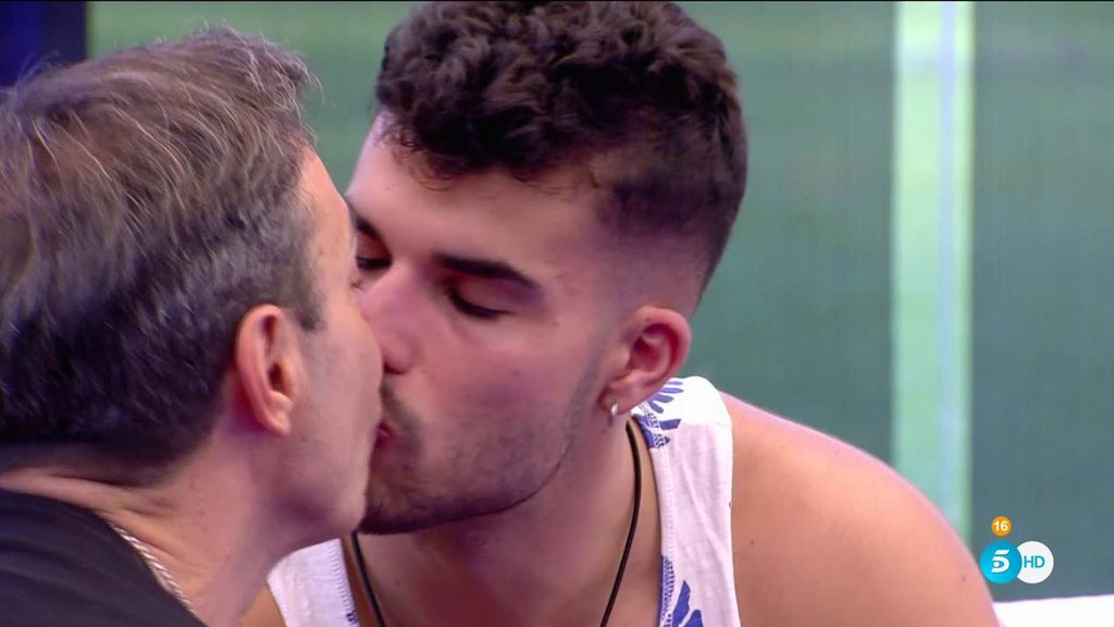 La exclusiva m&aacute;s absurda de la historia: Pol Bad&iacute;a (&lsquo;GH VIP 7&rsquo;) confiesa que el Maestro Joao le salv&oacute; de la adicci&oacute;n al sexo