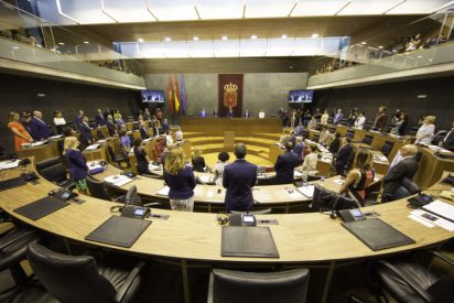 El Parlamento de Navarra difunde el relato de cinco v&iacute;ctimas de abusos en la Iglesia