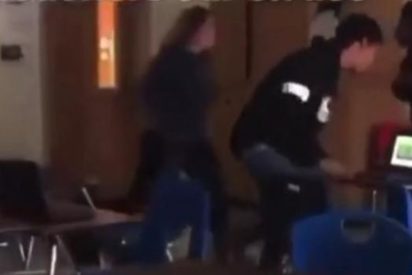 La Policía detiene a este alumno tras viralizarse una violenta pelea con su profesora en mitad de una clase