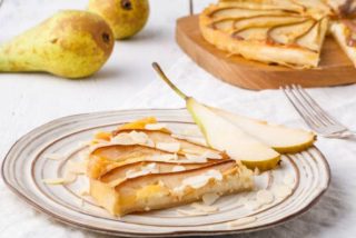 Tarta de peras con hojaldre