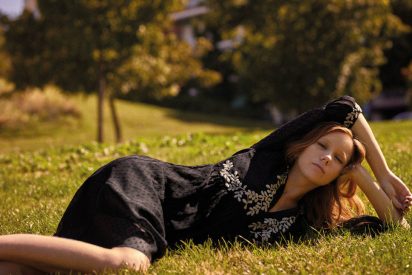 Vestido negro con motivos florales de Tintoretto