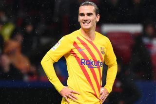 Los seguidores del Atlético de Madrid reciben a Griezmann con insultos y ratas de peluche