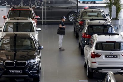 Un joven se las ingenia para obligar a sus padres a comprarle un lujoso coche pero le sale mal y acaba detenido