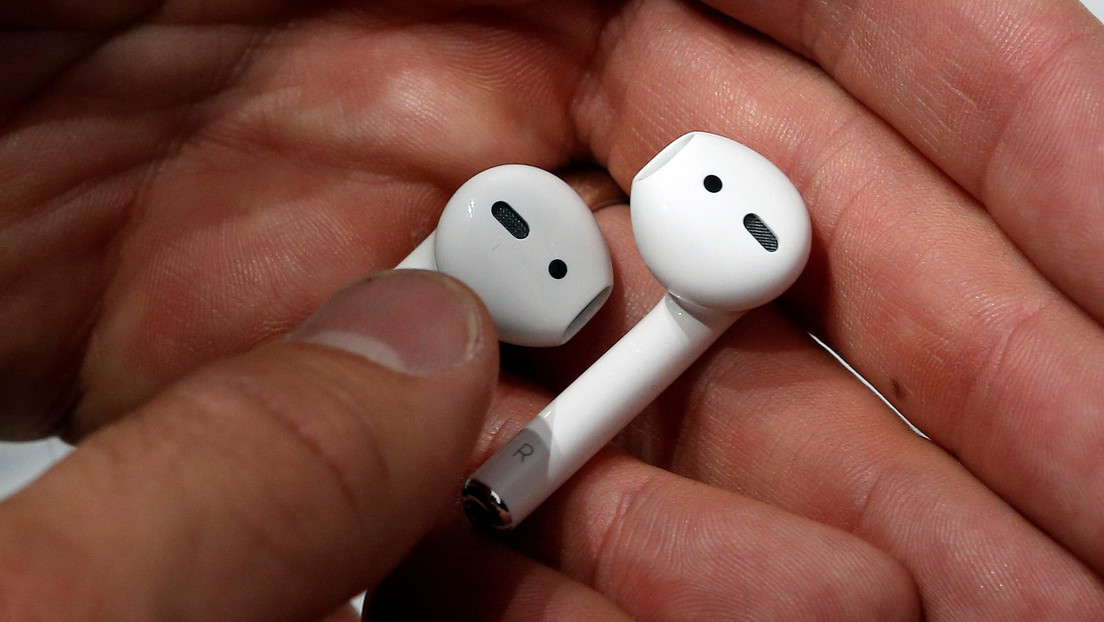 Sale a la venta una correa antip&eacute;rdida para AirPods y la idea acaba tachada de absurda