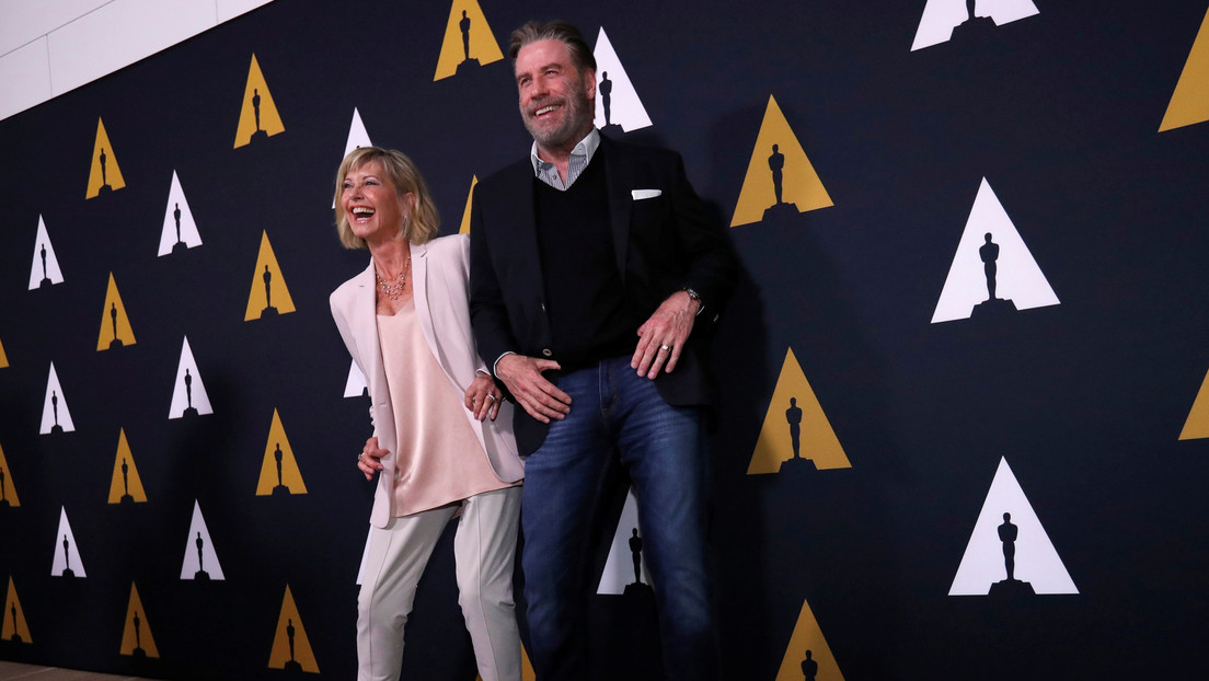 John Travolta y Olivia Newton-John vuelven a encarnar sus personajes de 'Grease' en el 41 aniversario de su estreno