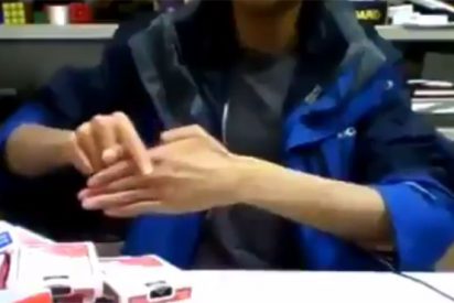 As&iacute; es el juego con los dedos que arrasa en la red y te va a dejar estupefacto