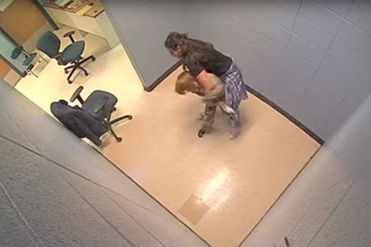 Este ni&ntilde;o de 7 a&ntilde;os se queja de una "oficina aterradora" en su escuela terap&eacute;utica en EE.UU. y su madre se horroriza al ver este video