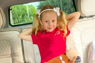 Esta ni&ntilde;a bloguera de 5 a&ntilde;os entra en el 'Top-3' de los 'youtubers' mejor pagados